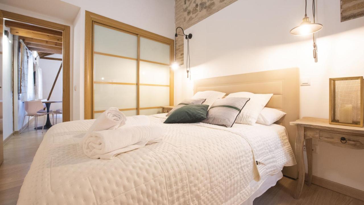 Madera Y Piedra - Apartamentos Aloha Toledo Bagian luar foto